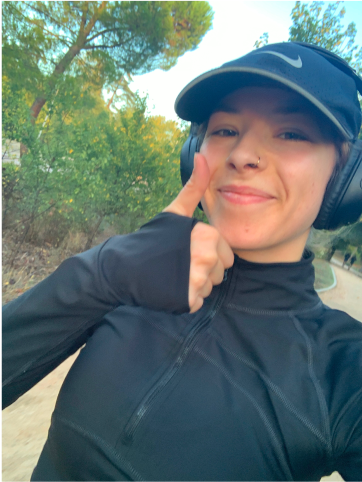 An image depicting Gwen Bogaert (possible categories: at a lecture, selfie, during sports)